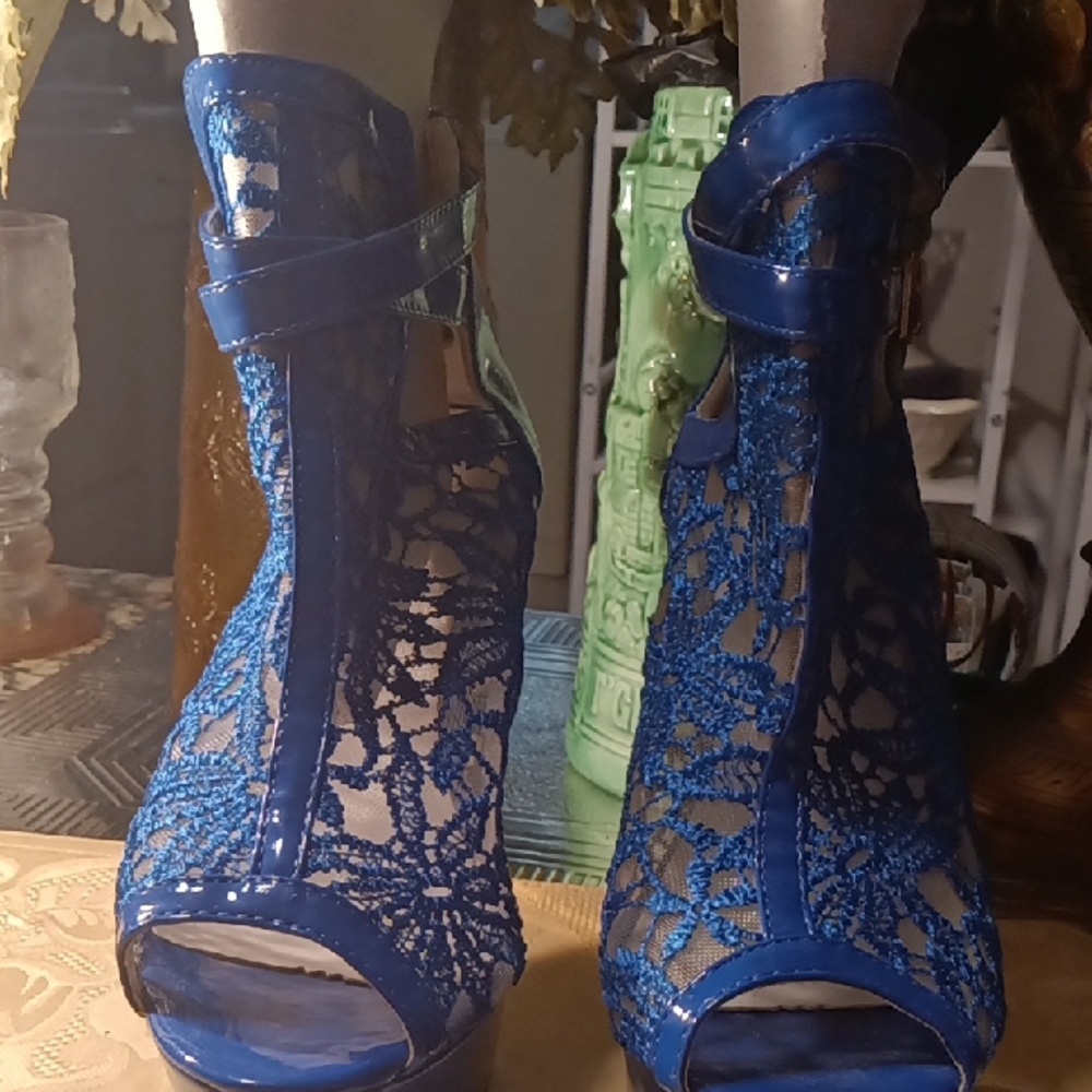 Elegant Blue Lace Women's Shoes